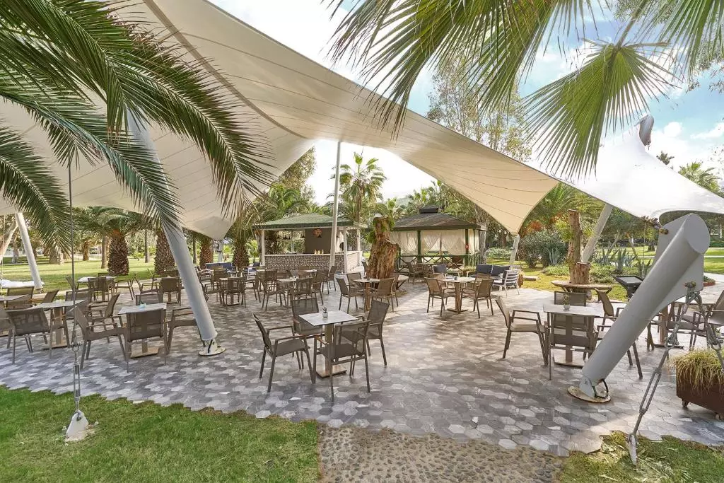 کافه هتل ریچموند افسوس ریزورت